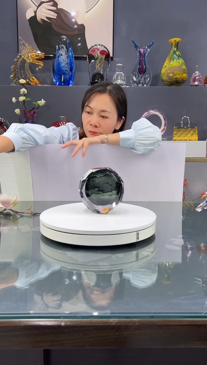 手工艺品琉璃    水晶琉璃花瓶1个