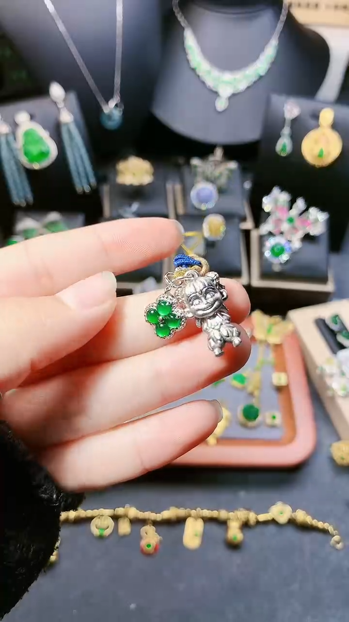 【闪购商品】翡翠吊坠(不含链)银S925镶嵌小提留