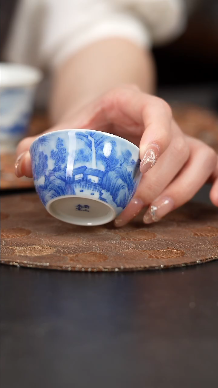 【闪购商品】杯看山柴窑青花山水