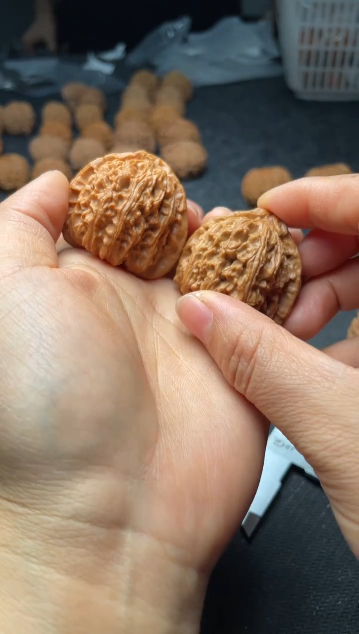 把件文玩核桃w124  白狮子 40尺