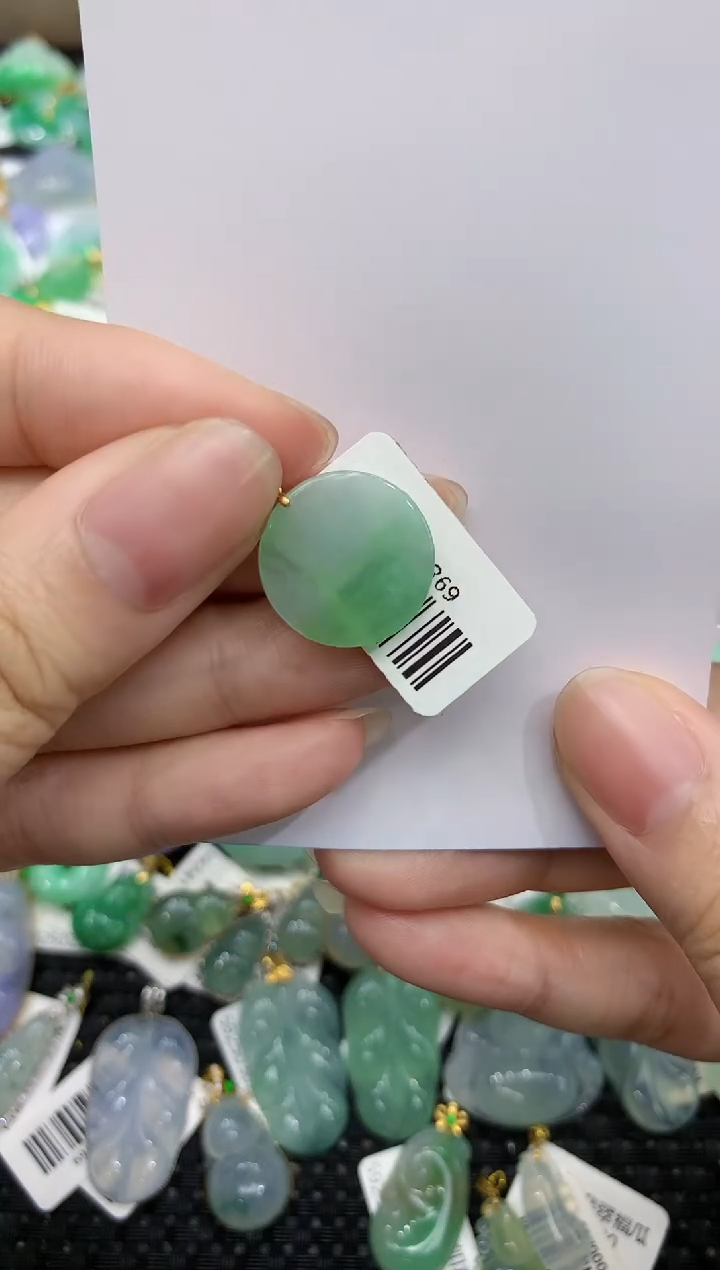 【闪购商品】翡翠颈饰18K金镶嵌8888888888