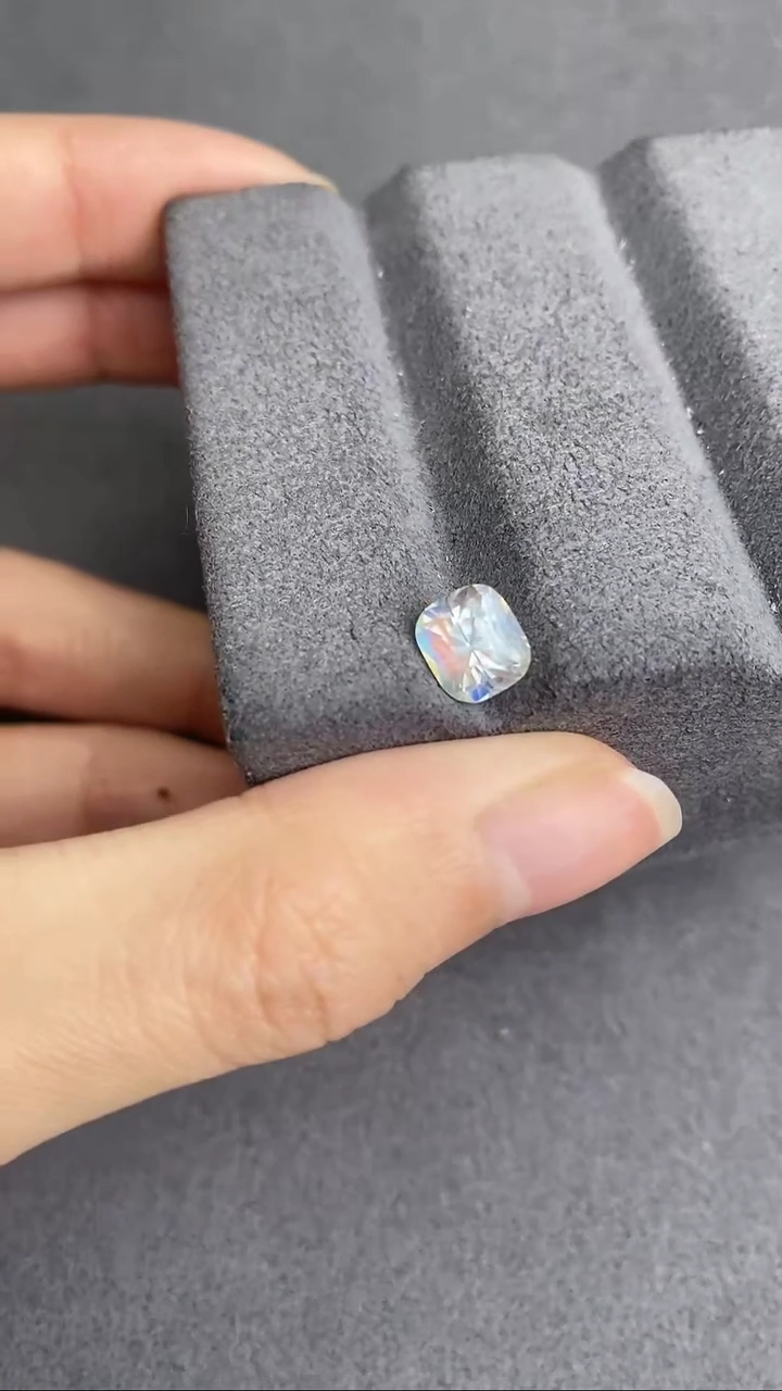 【闪购商品】月光石1.6CT未镶嵌---------