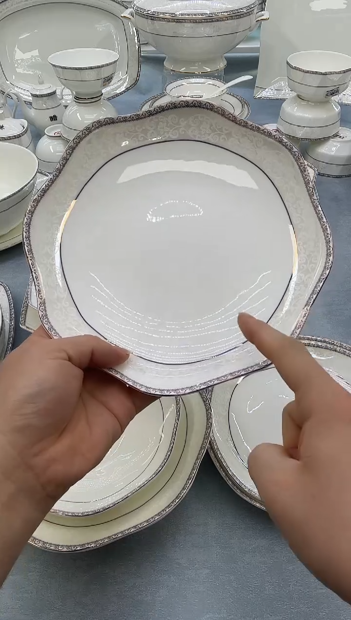 骨瓷玲珑8花2个    