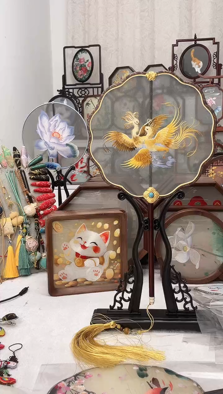 扇子苏绣作品手工团扇