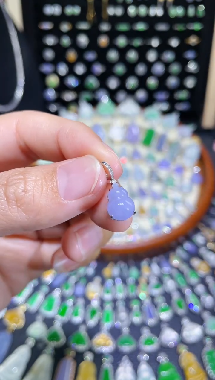 颈饰18K金镶嵌翡翠冰紫葫芦提溜