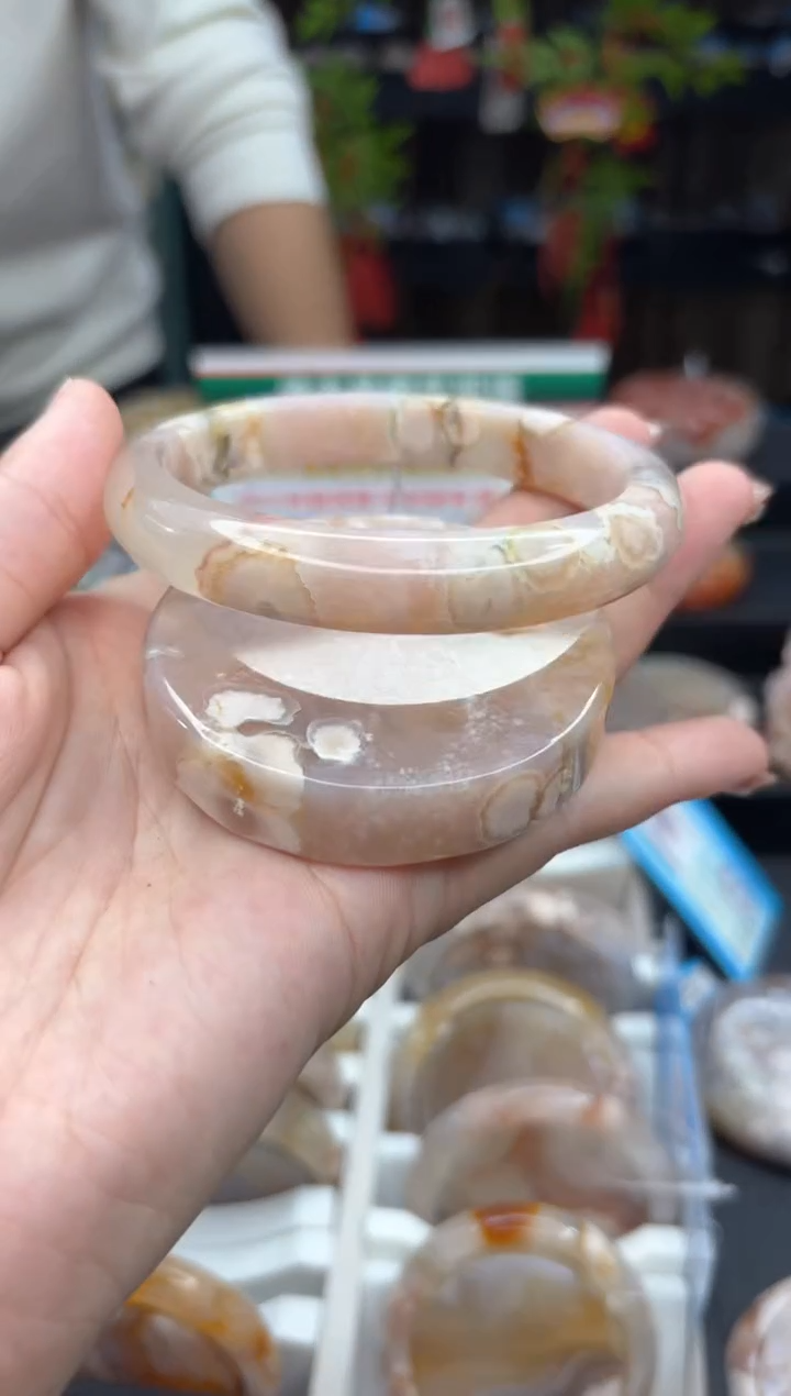 【闪购商品】石英质玉手镯未镶嵌1018（64圈赠送镯心）