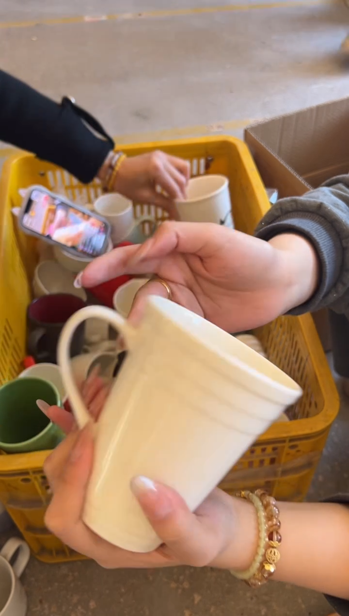 新骨瓷109瑕疵  暖白哑光 浮雕  马克杯