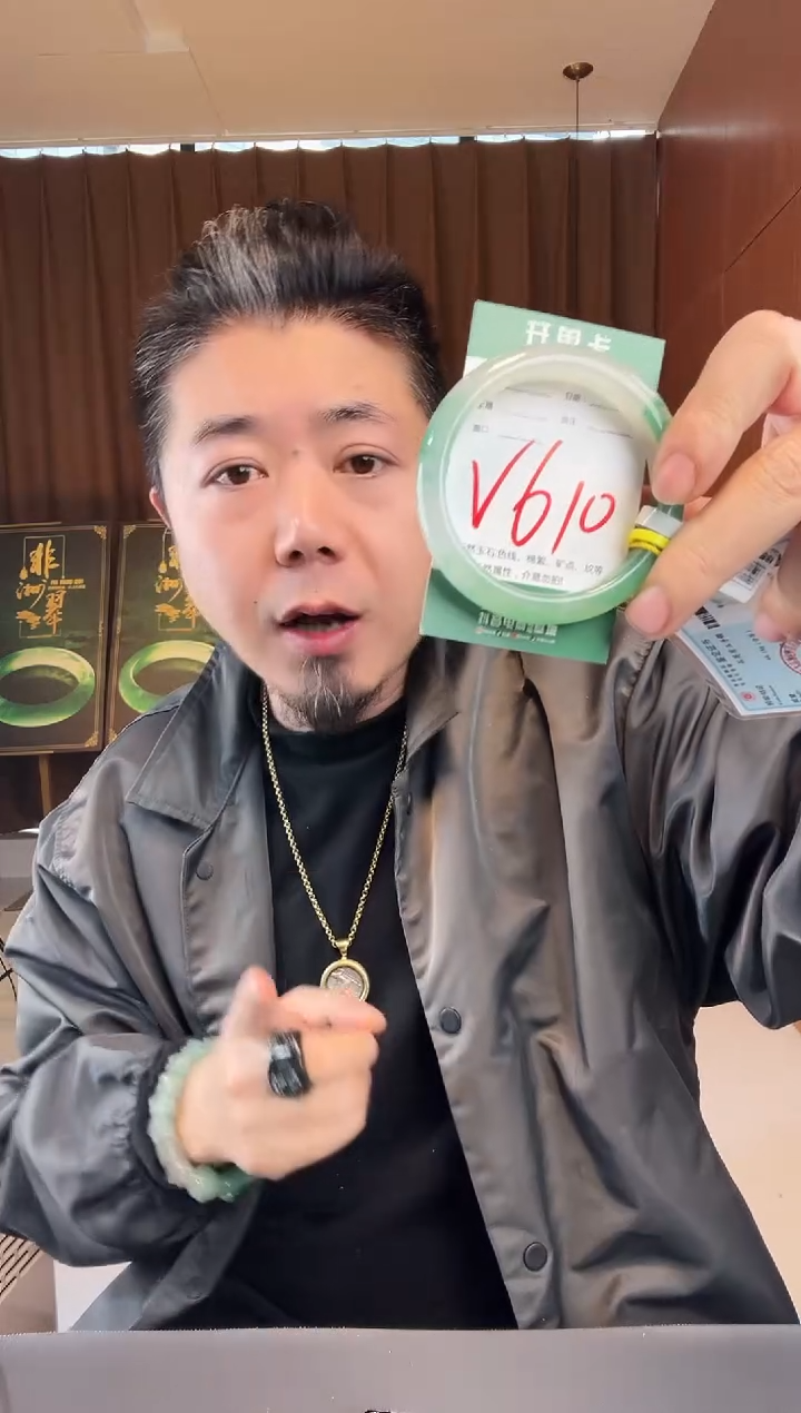 【闪购商品】石英质玉手镯未镶嵌非洲翠