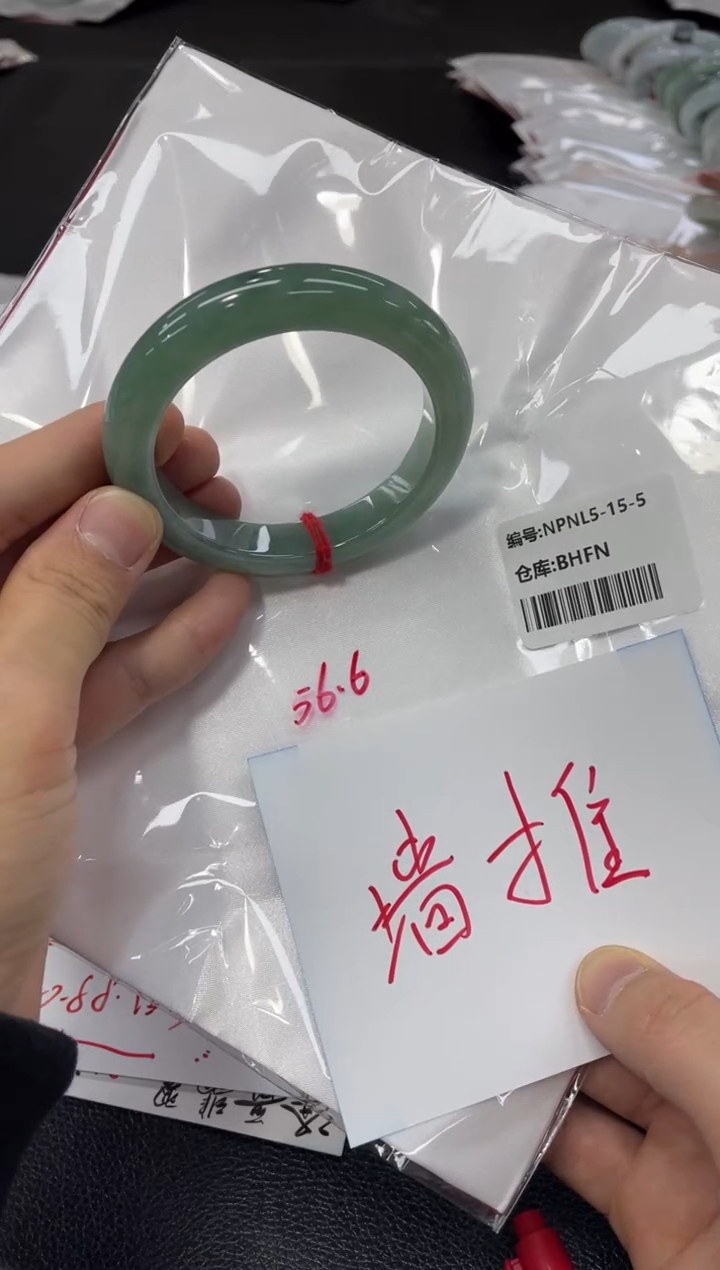 翡翠未镶嵌手镯翡翠手镯