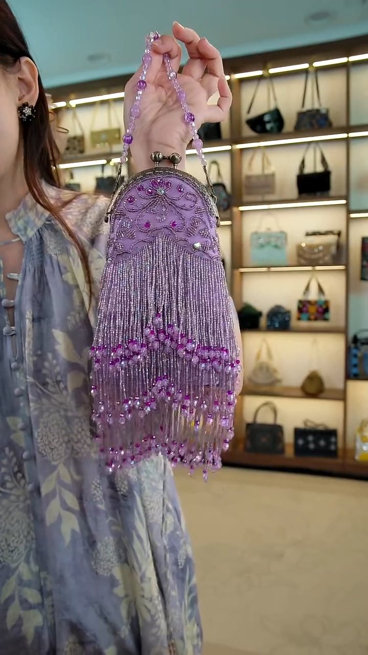 织绣百格汇手工包