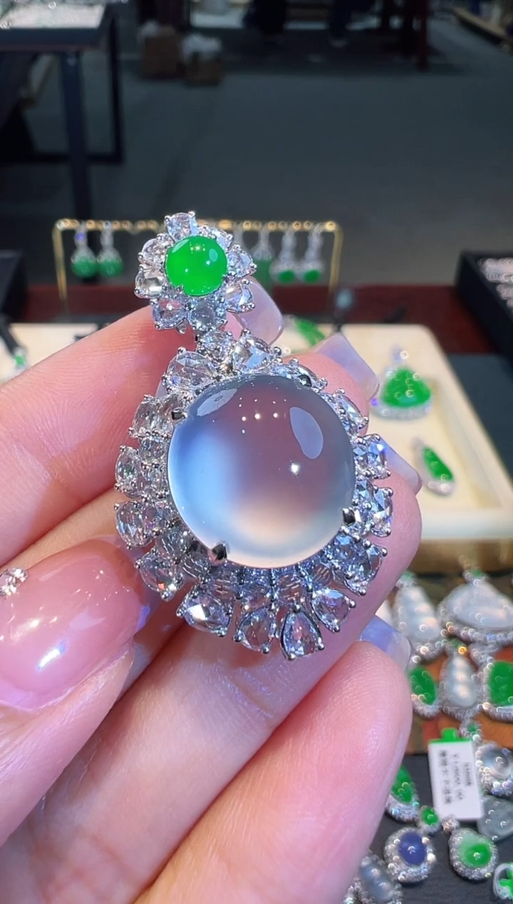 【闪购商品】翡翠吊坠(不含链)18K金镶嵌翡翠