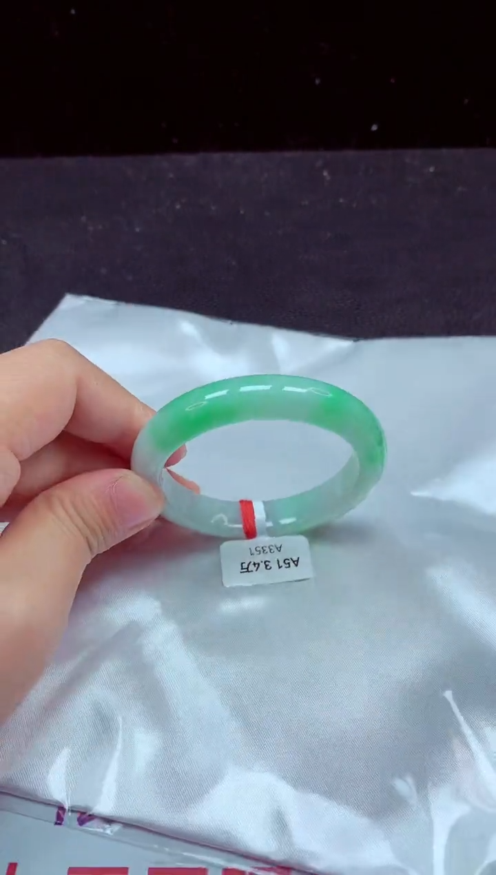 【闪购商品】翡翠手镯未镶嵌手镯51