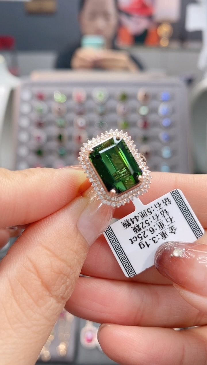 18K金镶嵌戒指碧玺6.25       