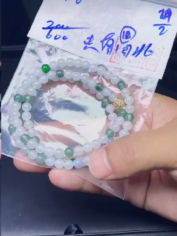 翡翠手串链接毛货需精细抛光拍一发一