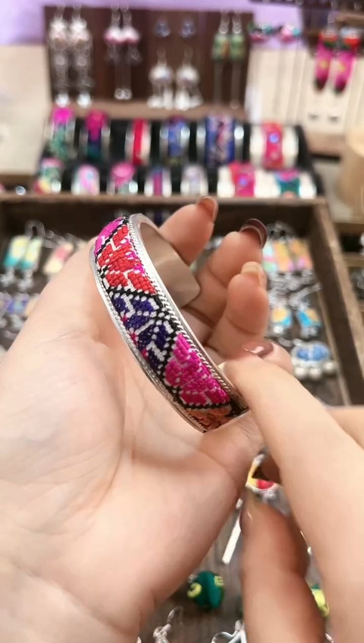 【闪购商品】织绣民族风老绣饰品101