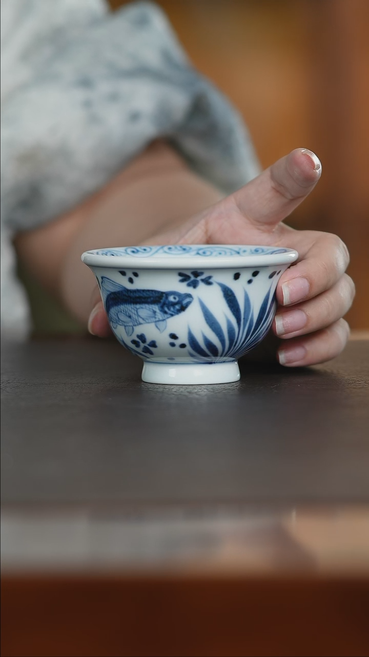 元青花鱼藻压手杯  