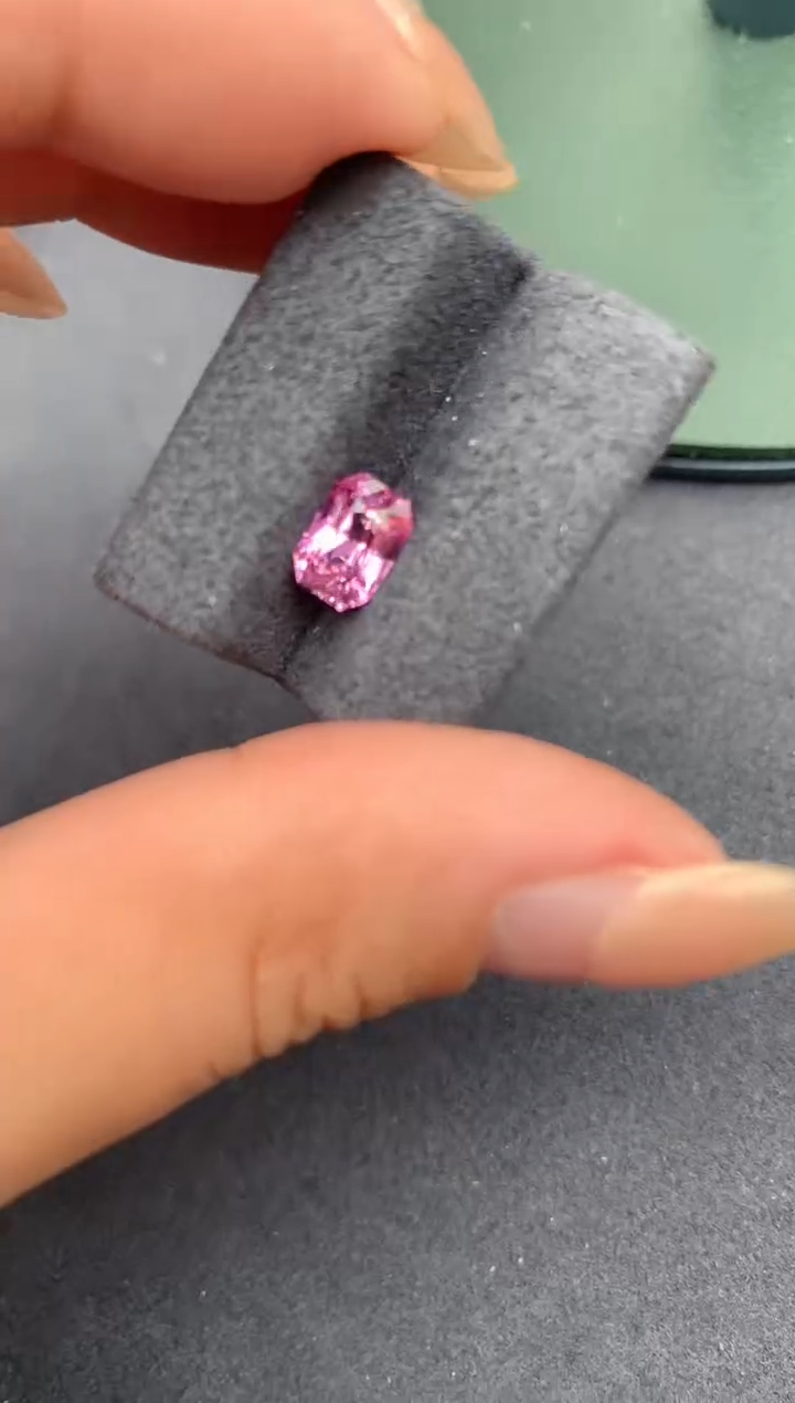 【闪购商品】彩色蓝宝石裸石未镶嵌1.5ct帕帕拉恰
