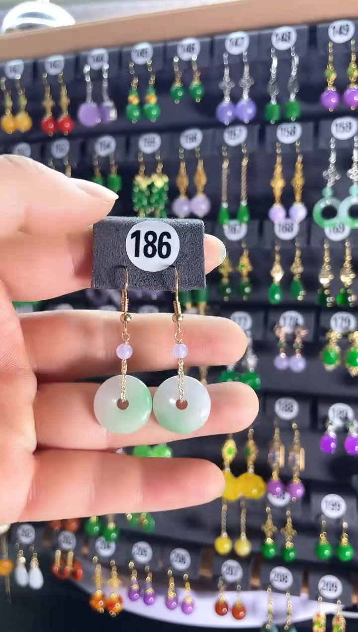 【闪购商品】翡翠耳饰银S925镶嵌186...