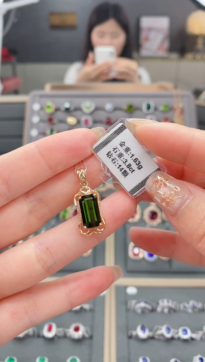 【闪购商品】碧玺颈饰18K金镶嵌3.8   