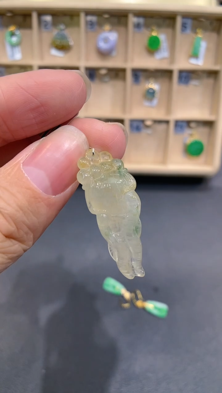 【闪购商品】翡翠吊坠(不含链)未镶嵌人参