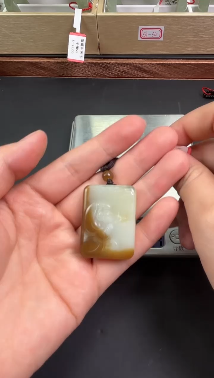 【闪购商品】和田玉吊坠(赠链)未镶嵌若羌微色差吊坠