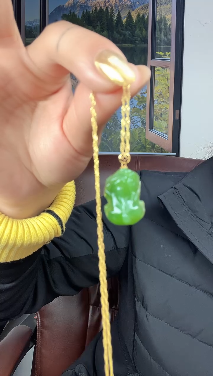 颈饰18K金镶嵌和田玉碧玉貔貅吊坠