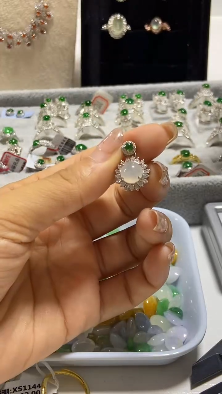 【闪购商品】翡翠戒指银S925镶嵌缅甸天然a货翡翠吊坠