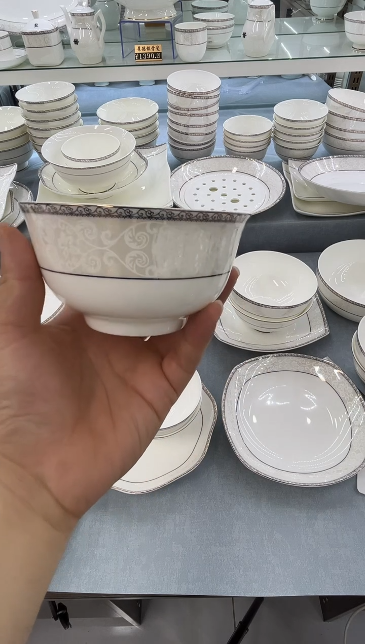 骨瓷玲珑4.5金钟碗6个
