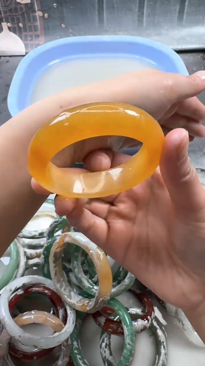 【闪购商品】石英质玉手镯未镶嵌59