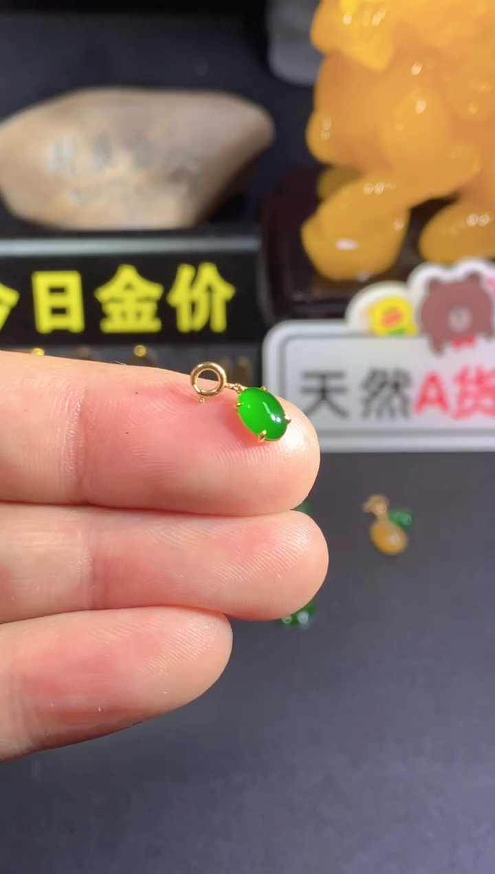 翡翠18K金镶嵌颈饰   