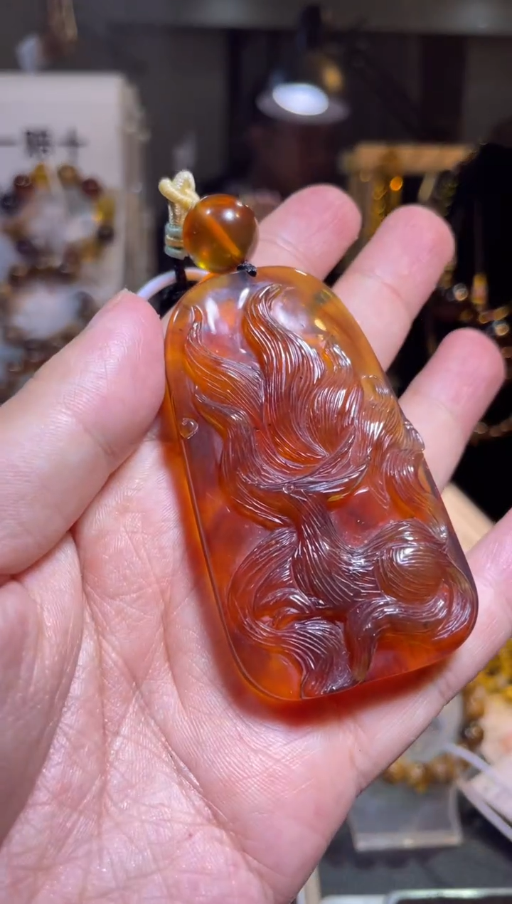 裸石琥珀未镶嵌棕红珀 九尾狐