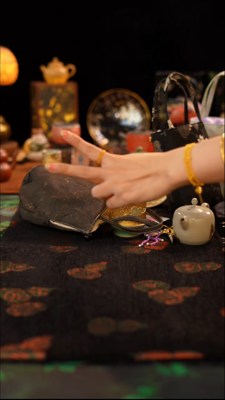 金色包··········