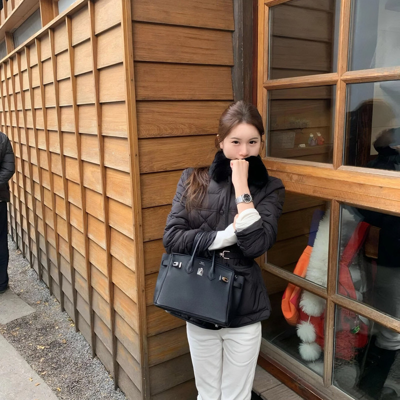 白鸭绒金属马鞍腰带羽绒服女2025秋冬新款菱格时髦夹克外套