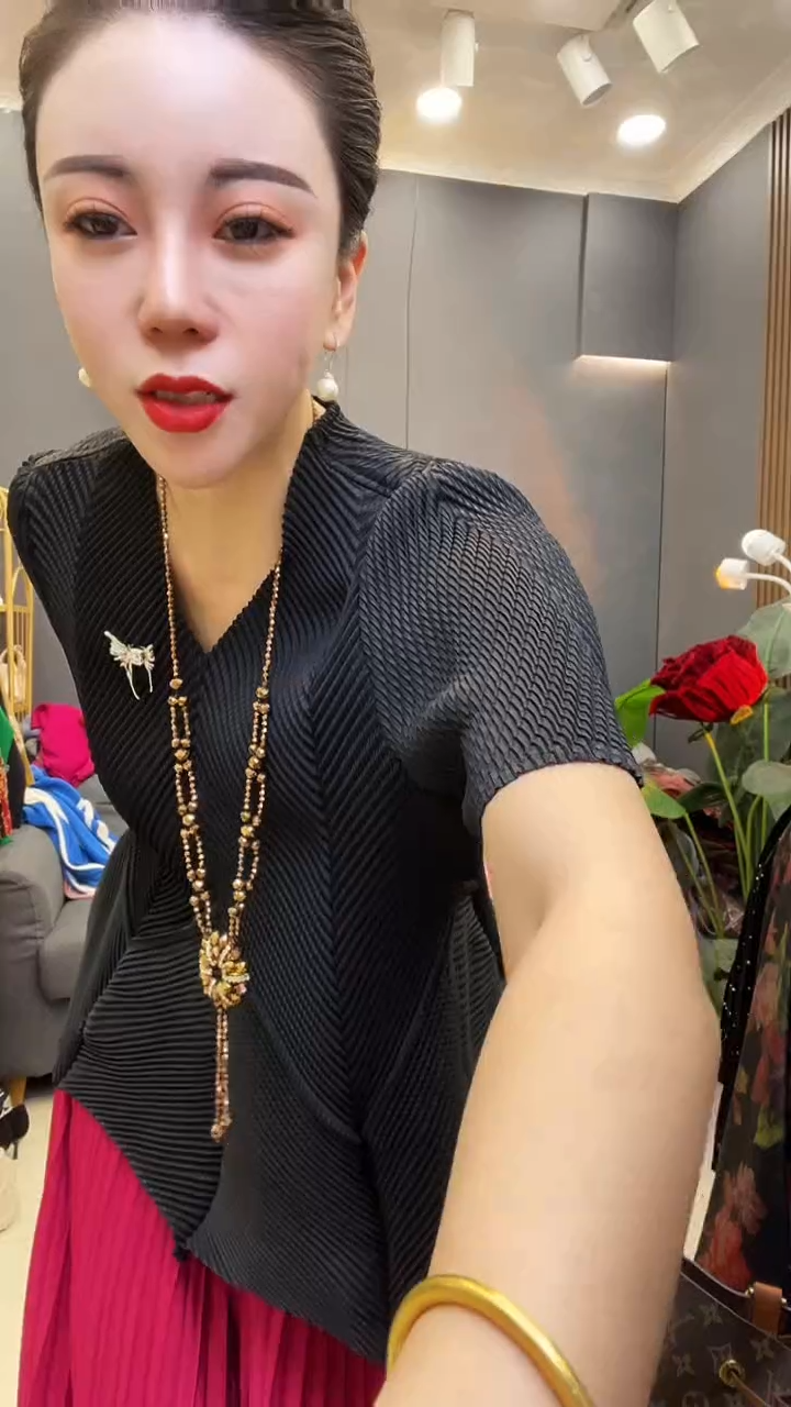 聚酯纤维（涤纶）黑色  衫