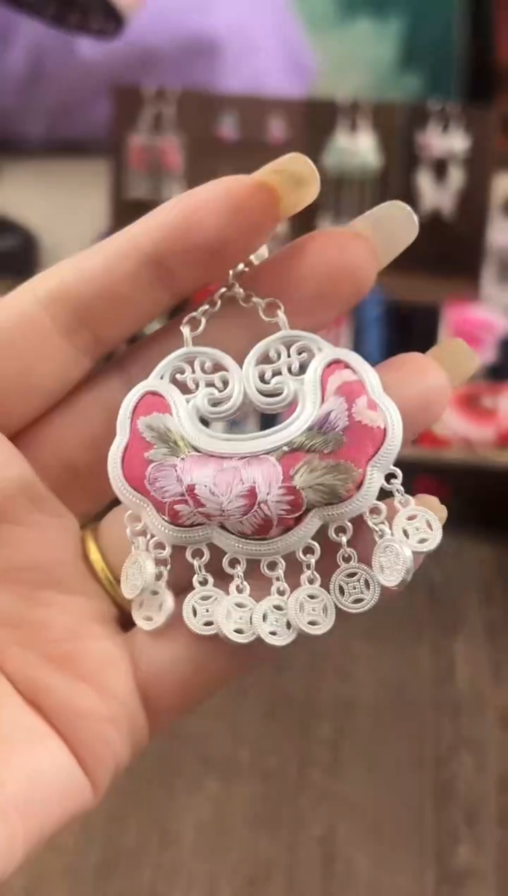【闪购商品】织绣民族风老绣饰品169