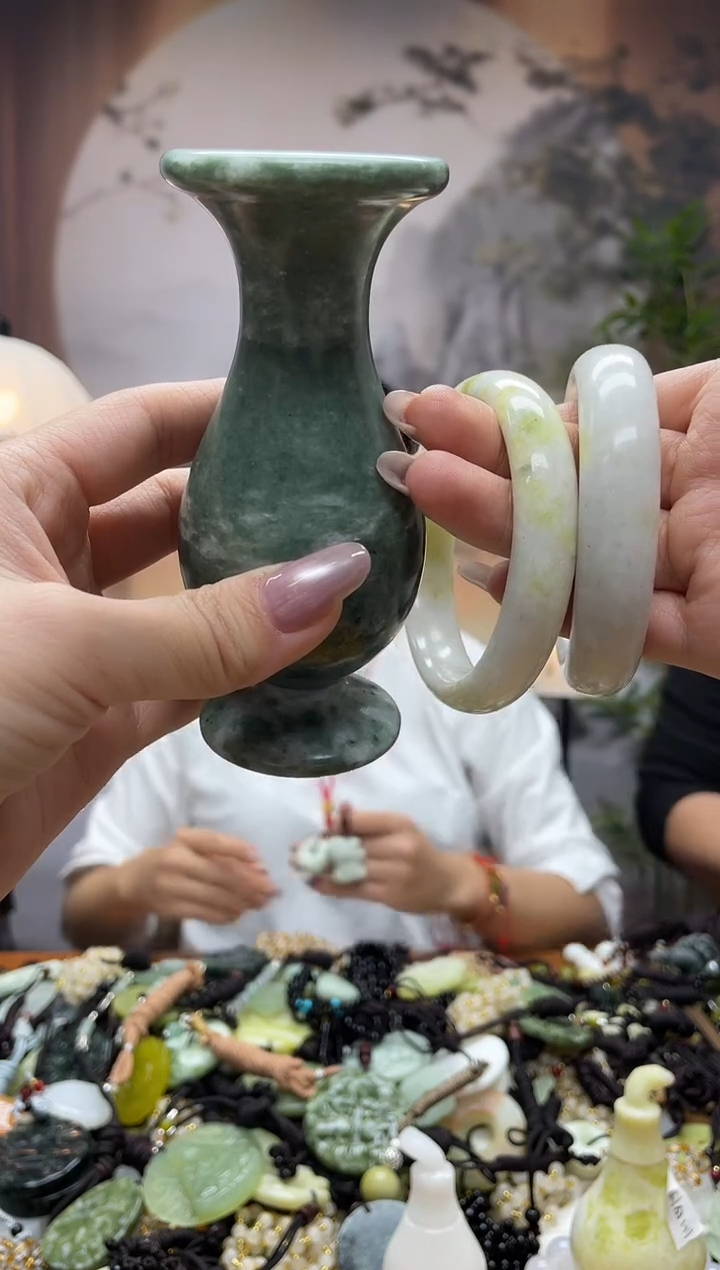 未镶嵌岫玉吊坠上*·手镯