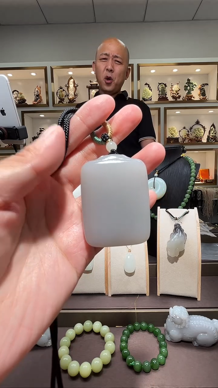 和田玉未镶嵌颈饰苏