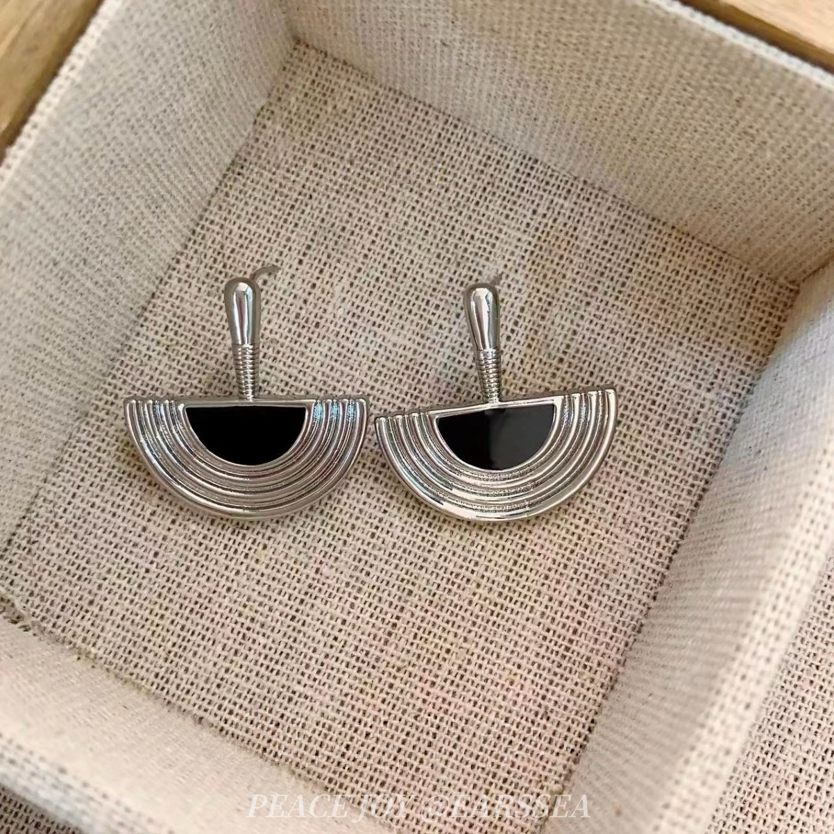 铜合金耳饰 法式高级感半圆环扇形耳钉 简约小众设计感冷淡风耳饰