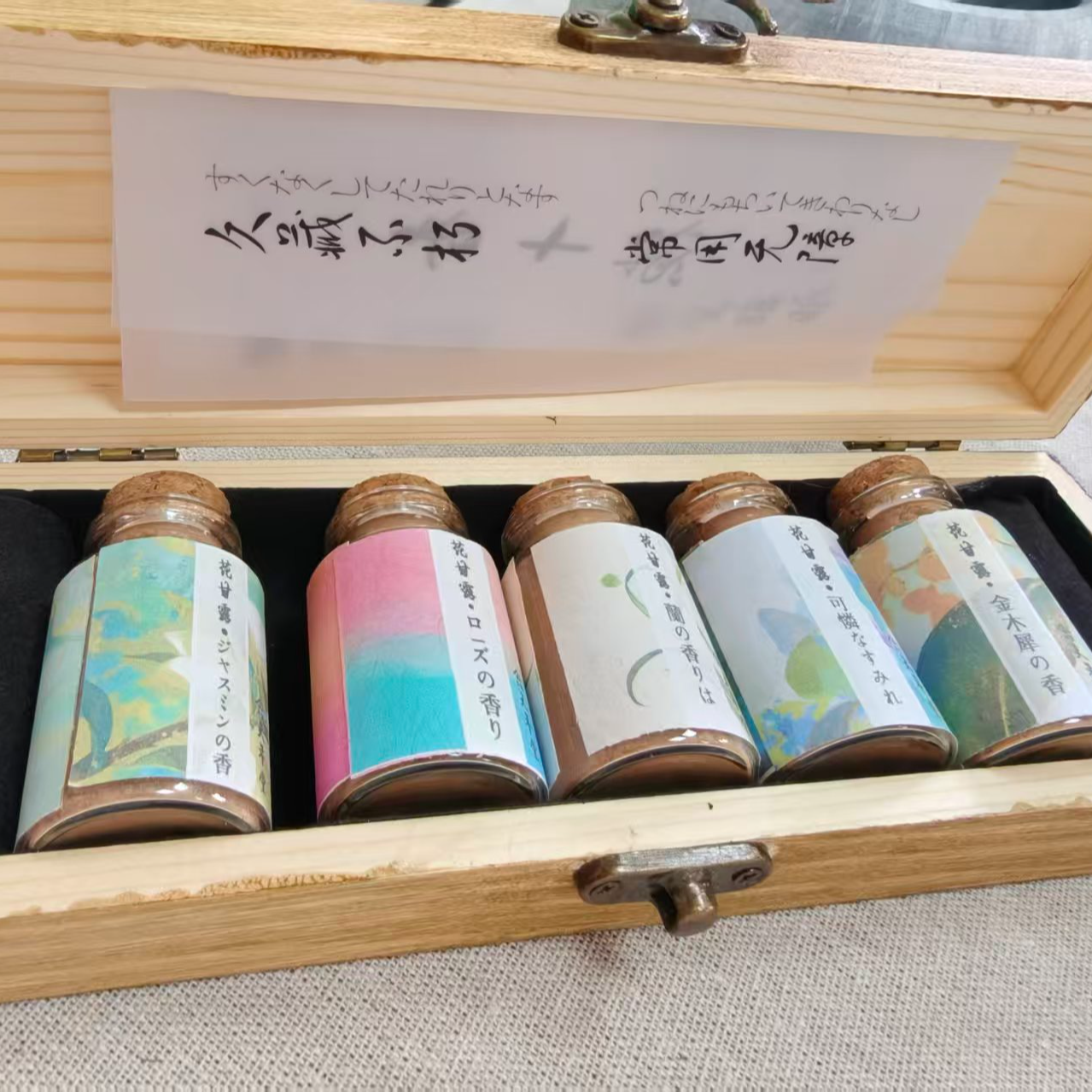 705花香香粉涂香粉5种粉黛香粉包装颜色随机