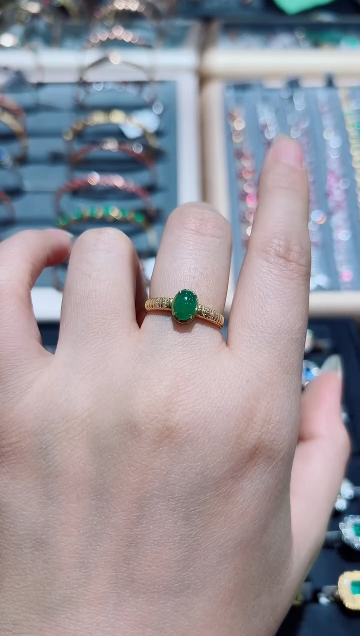 戒指18K金镶嵌祖母绿·