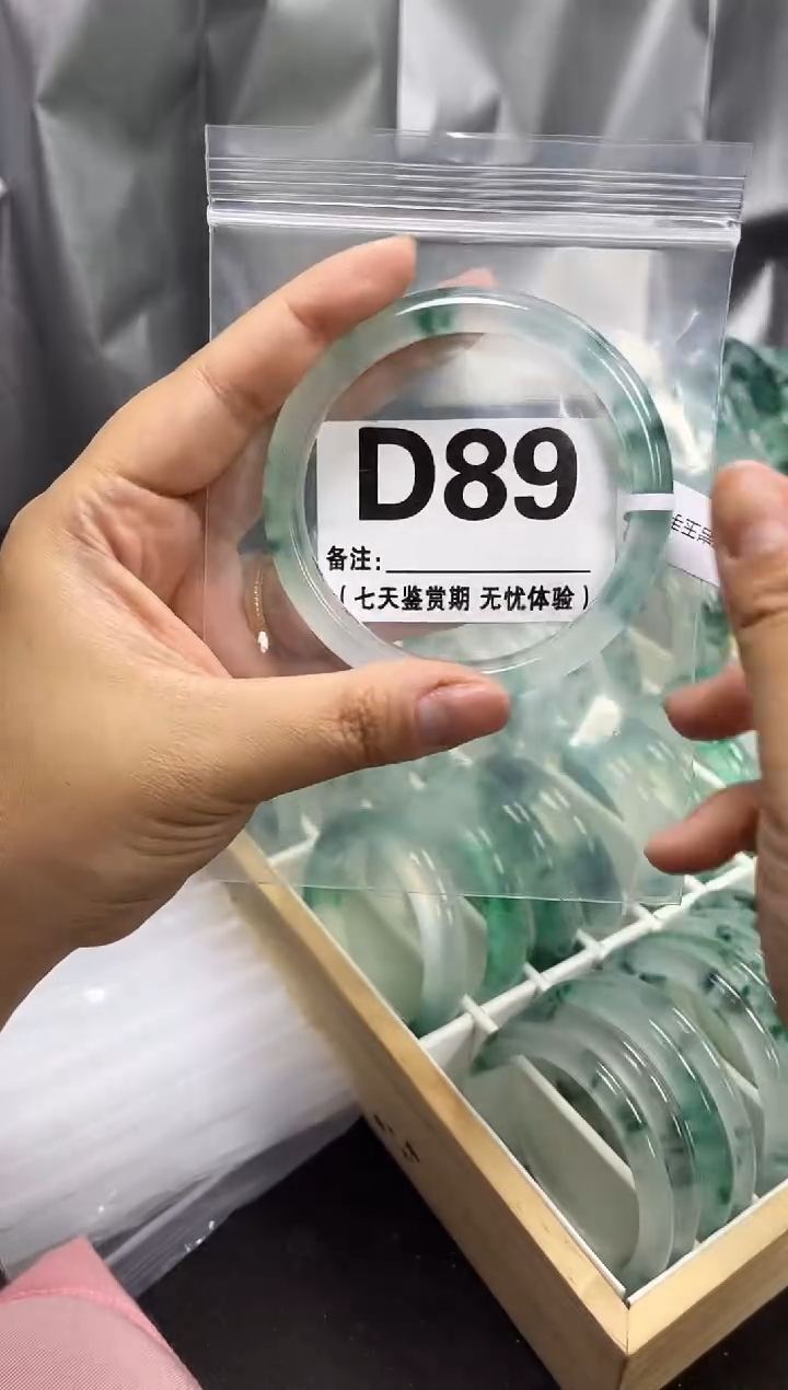 【闪购商品】石英岩玉手镯未镶嵌D89