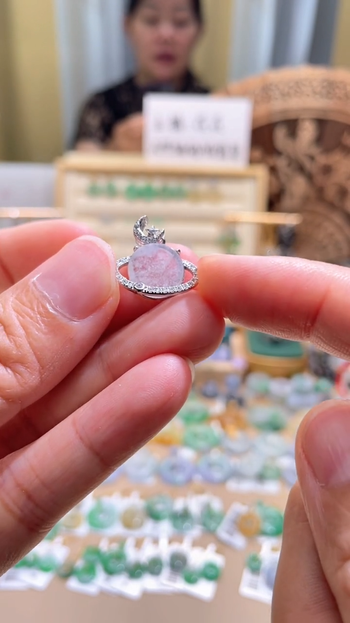 翡翠未镶嵌颈饰星空