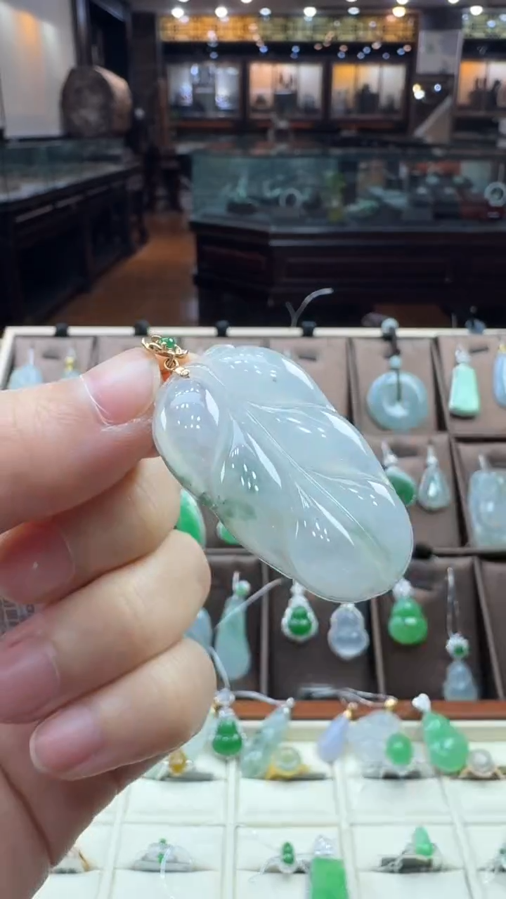 【闪购商品】翡翠颈饰18K金镶嵌叶子