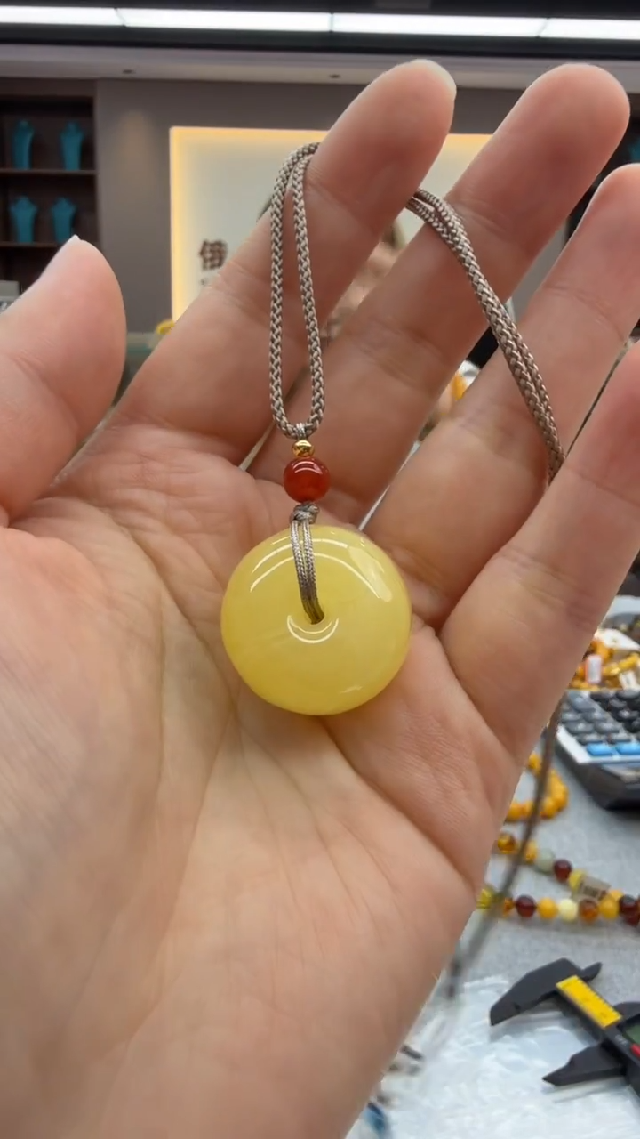 琥珀颈饰未镶嵌350秒拍号 假一罚三