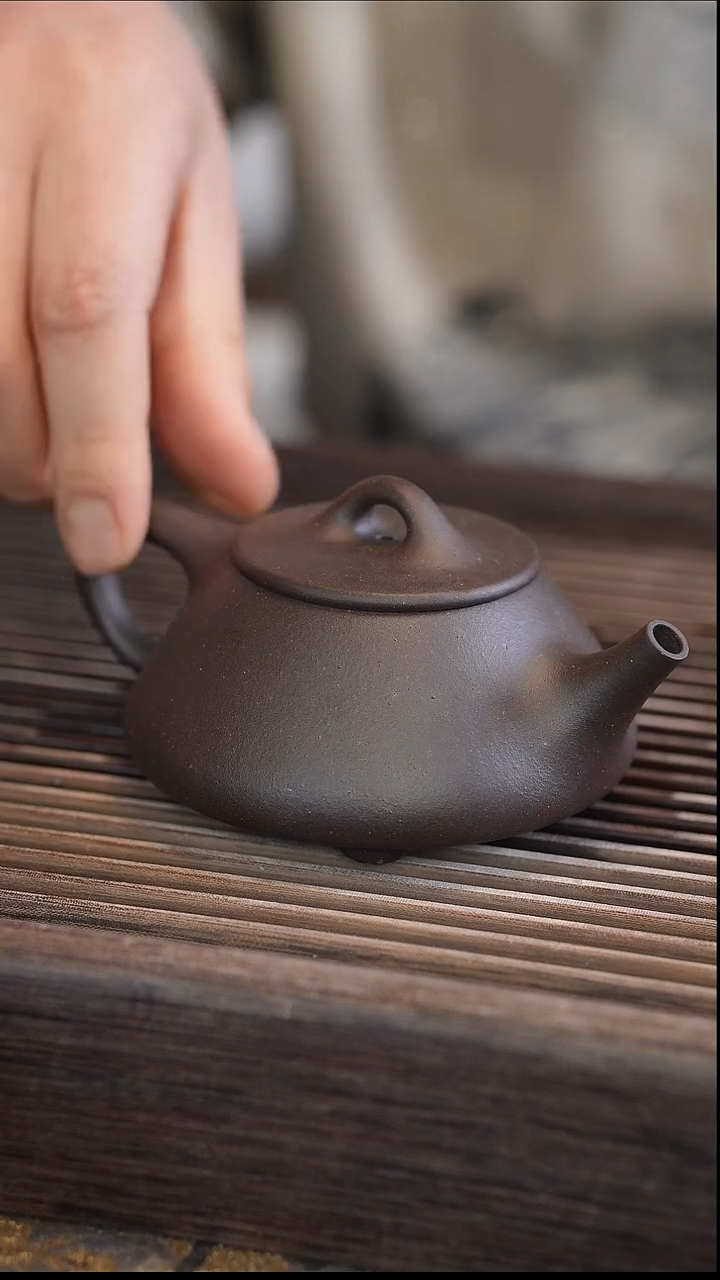 茶壶紫砂石瓢 黑金砂 半手工 180cc