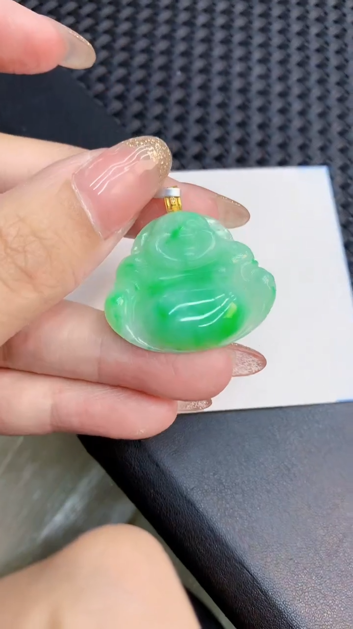 翡翠18K金镶嵌颈饰            8