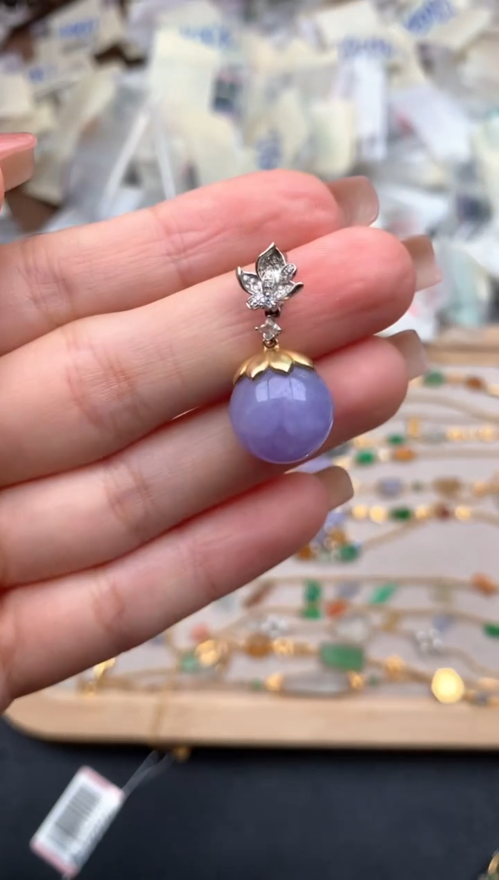 18K金镶嵌挂件翡翠一