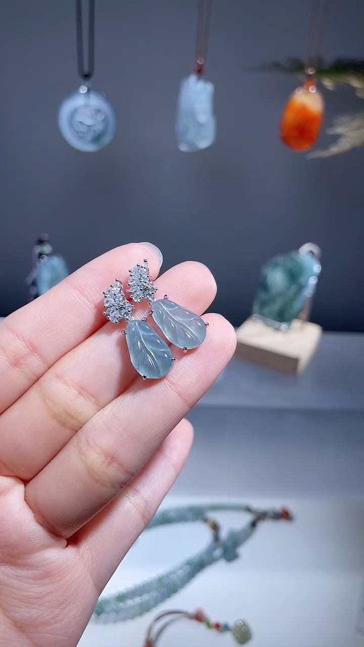 颈饰未镶嵌翡翠耳饰