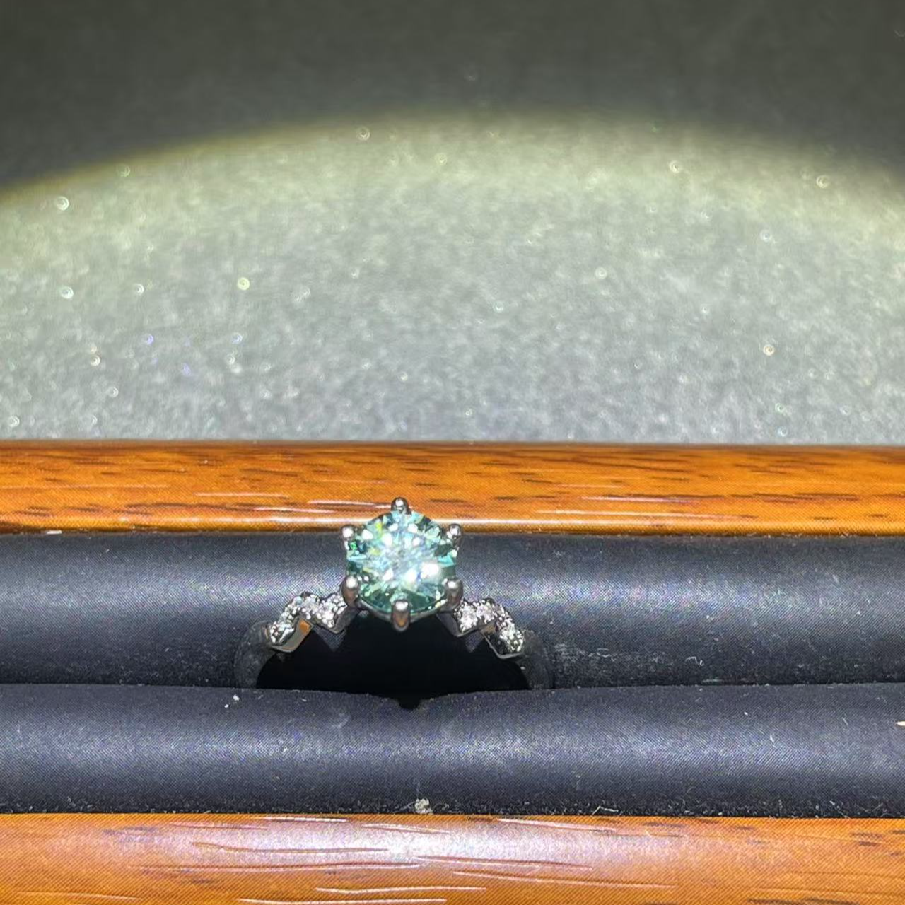  s7762白托绿镶开口戒指多样性发货