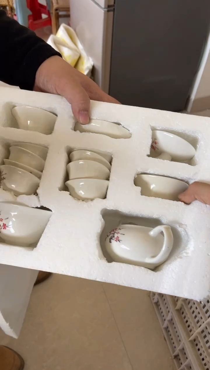 杯无运费险不带礼盒略有瑕疵有点脏介意勿拍